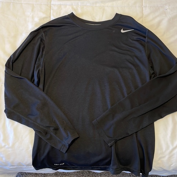 Mens medium Nike long sleeve Dri-Fit shirt (rarely worn great condition) - Picture 1 of 3